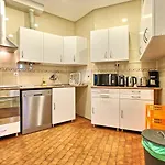Arroios Market Apartment