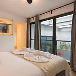 Lovelystay - Modern And Colourful Flat In The Heart Of Graca