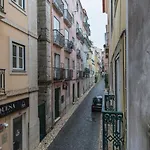Lovelystay - Vintage Flat Near Santa Justa Elevator!