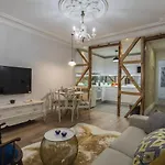 Lovelystay - Vintage Flat Near Santa Justa Elevator!