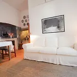 Traditional Studio In Alfama