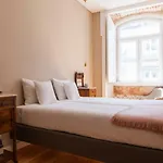 Alfama Baixa Spacious And Bright Apartment Blends The Historic And The Contemporary 2 Bedrs & 2 Bathrs Ac 18Th Century Building