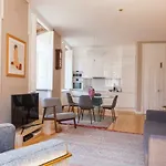 Alfama Baixa Spacious And Bright Apartment Blends The Historic And The Contemporary 2 Bedrs & 2 Bathrs Ac 18Th Century Building