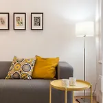 Three Bedroom Apartment In Historical Centre -Bairro Alto
