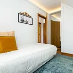 The Explorers Home - Sunny Stylish Family-Friendly Apartment