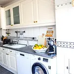 Lisbon Sky View 3Br Home + Near Airport + Free Parking