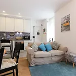 Wal Apartments- 3 Bedrooms With Parking Space