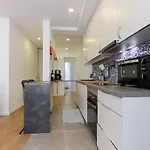 Wal Apartments- 3 Bedrooms With Parking Space