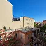 Aesthetic Riverview Apartment In Historical Lisbon