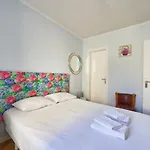 Elegant Riverview Apartment In Historical Lisbon