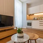 Upscale & Trendy Flat In The Center