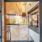 Bright Historical Apartment By Guestready