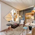 Bright Historical Apartment By Guestready