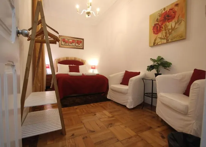 Bordeaux M1 R3 - Nice & Comfortable Double Room With Private Patio & Shared Bathroom
