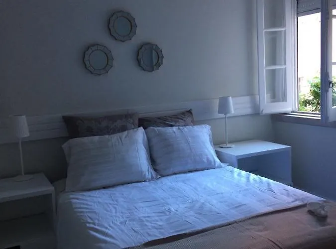 Romantic 1 Bedroom Apartment At Roma Avenue - 1C