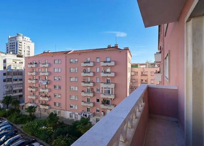 Deluxe Apt At Amazing Prime Location, By Timecooler