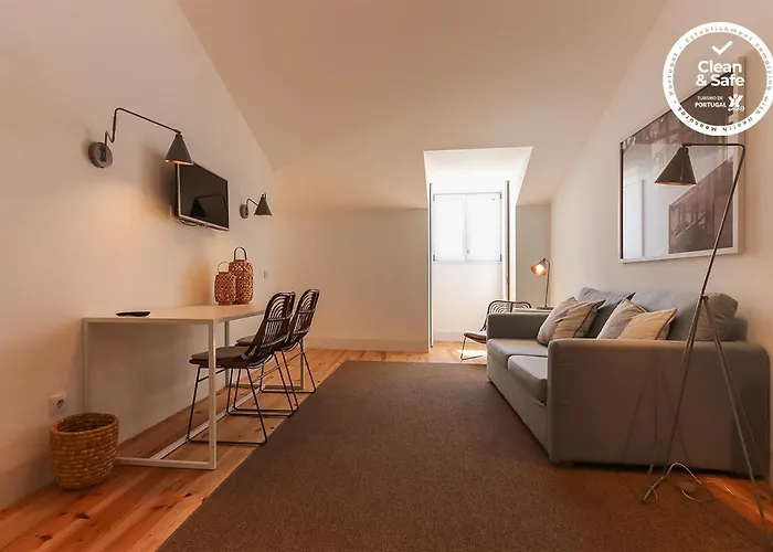 Combro Suites By Homing