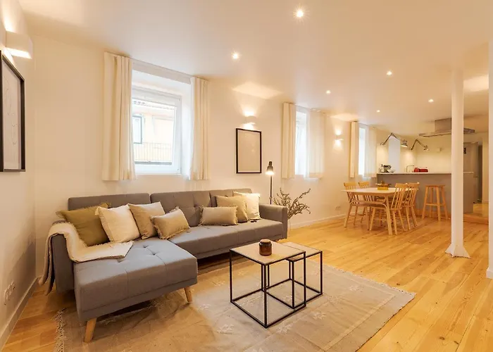 The Yellow House Spacious Duplex In Prazeres District