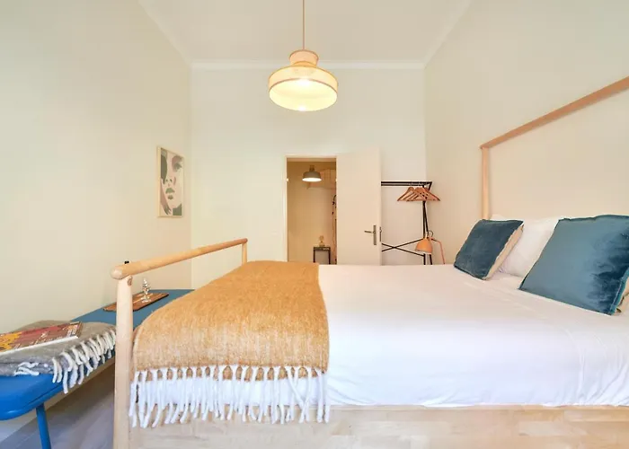 Charming 3Br Apt W/ Patio, By Timecooler