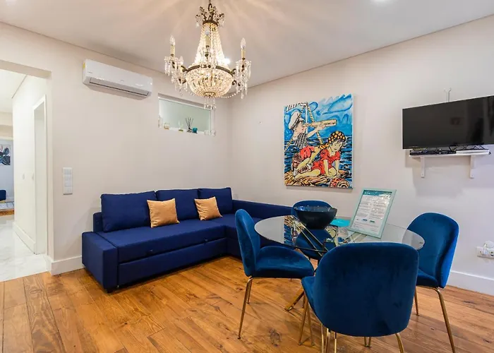 Cozy & Lovely Apartment W/ Patio By Lovelystay