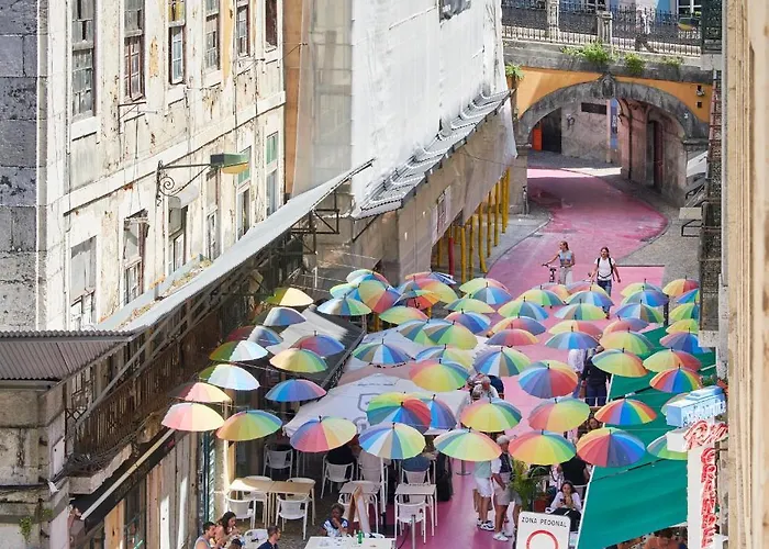 Sunny Pink Street Historical Apt, By Timecooler