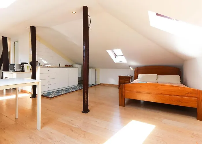 Sunny Attic Loft By Homing