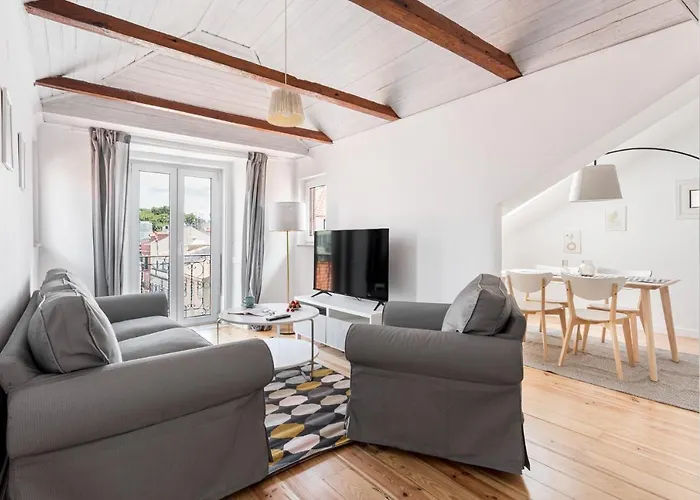 Joivy Stylish 2-Bed Apt With Balcony In Lapa, 5Mins To National Museum Of Ancient Art