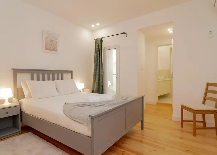 Charming Santos Apartment W/ Patio By Lovelystay
