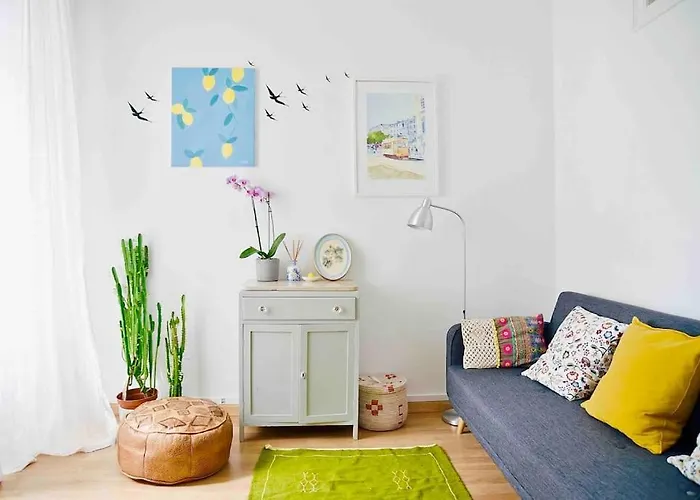 Two Bedroom Cozy Flat By River In Quiet Art Zone