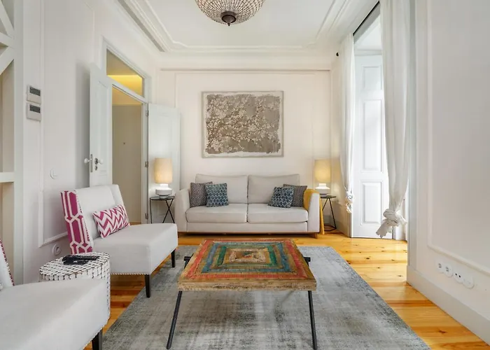 Whome Luxury Stay In Prime Location W/ Ac, Lift & Private Patio