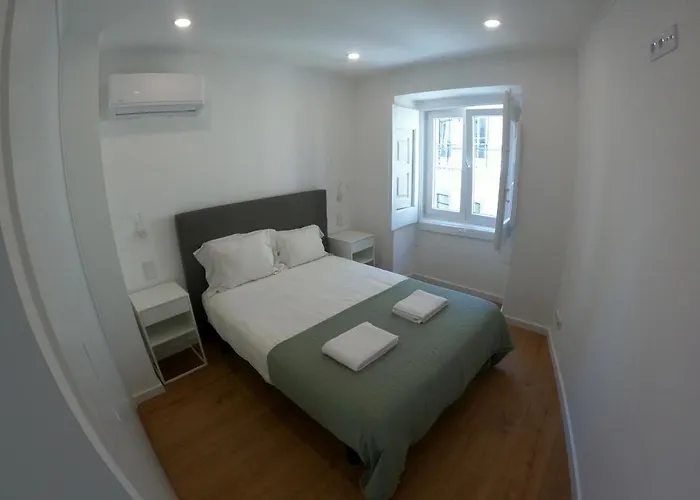 Lisbon, Renovated T2 Apartment Near Rossio