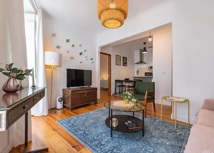 Classy And Charming Apartment By Lovelystay