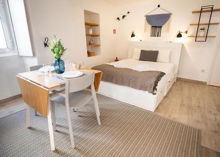 Bairro Alto lovely studio, São pedro de Alcantara