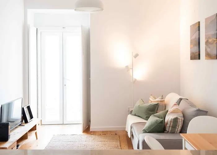 Amaro - Elegant 2 Bedroom Apartment In Alcantara