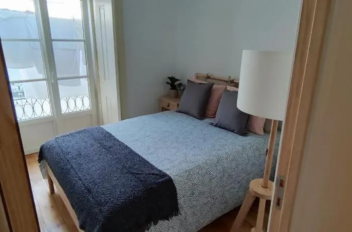 Quarto Com Varanda Na Rua Dos Douradores