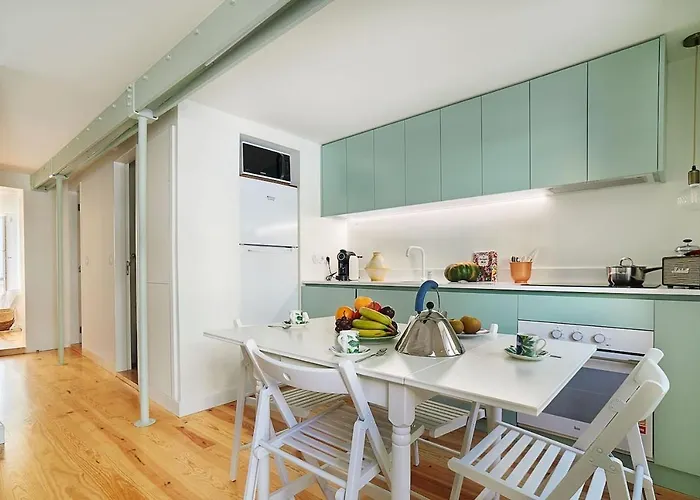 Modern Flat With Double Patio Right Next To Estrela Gardens