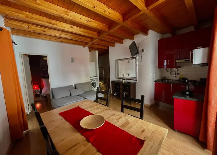 2 Bedroom, 2 Bathroom Apartment - Travessa Da Madalena