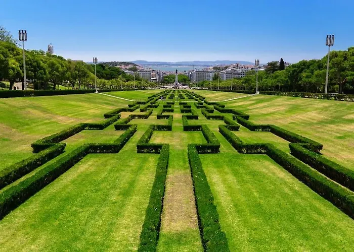 Lisbon Viewpoint Retreat