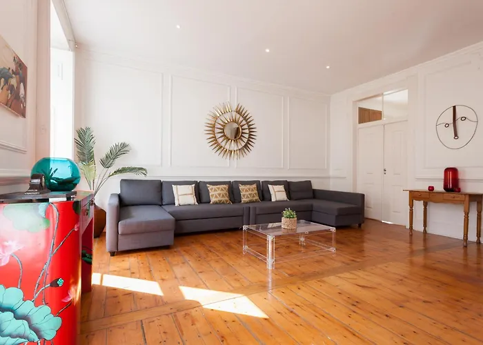 Tejo Vintage Three-Bedroom Apartment - By Lu Holidays