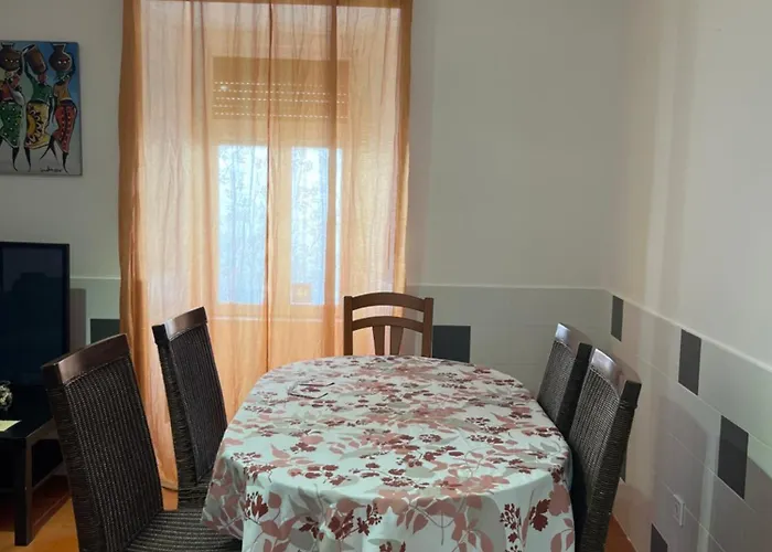 T2 2 Bedroom Flat In Arroios