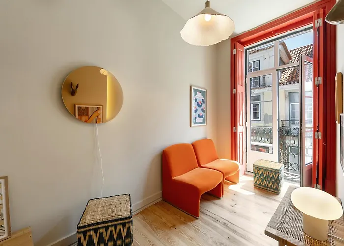 The Traditional Arts Memoir, Downtown Flat With Balcony And Comfort