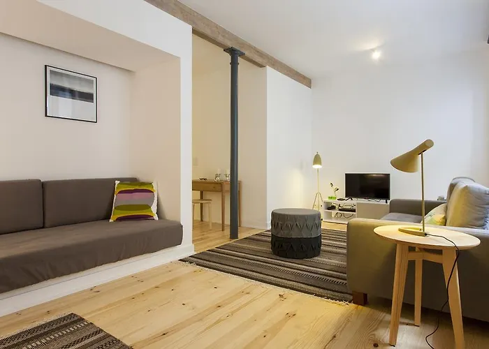 Joivy Cosy 1-Bed Flat With Workspace In Santa Catarina, Moments From Luis De Camoes Sq