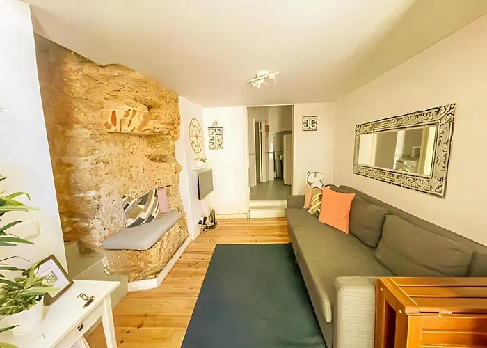 Historical Bica - 3 Bedroom Apartment