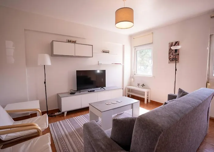 Cozy And Quiet 3-Bedroom Flat