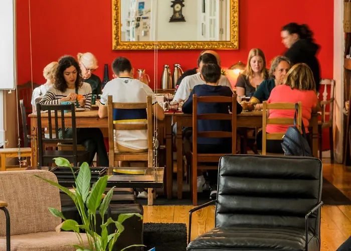 Living Lounge Hostel