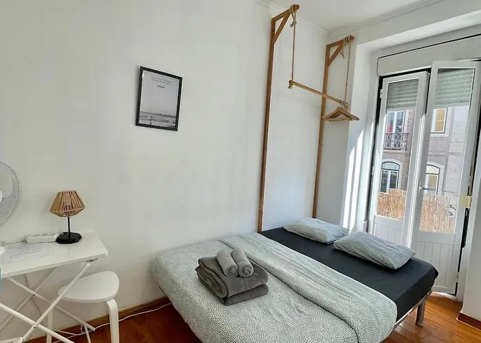 Central Lisbon Rooms In Palmira Shared Apartment For Surf Lovers