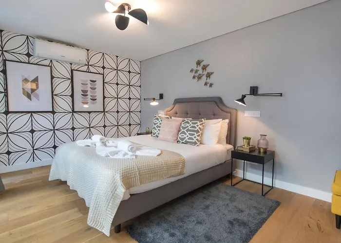 Lovelystay - Modern And Colourful Flat In The Heart Of Graca