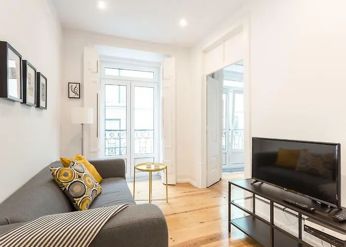 Three Bedroom Apartment In Historical Centre -Bairro Alto