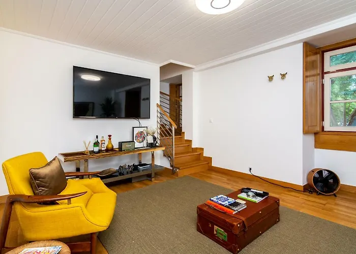 The Explorers Home - Sunny Stylish Family-Friendly Apartment