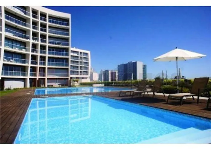 Charming Apartment With Balcony & Pool